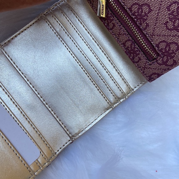 New GUESS Logo Small Trifold Wallet - Picture 6 of 7